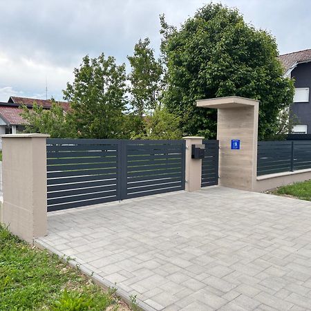Kod Dide - Entry With Pin 0-24H Lägenhet Slavonski Brod Exteriör bild