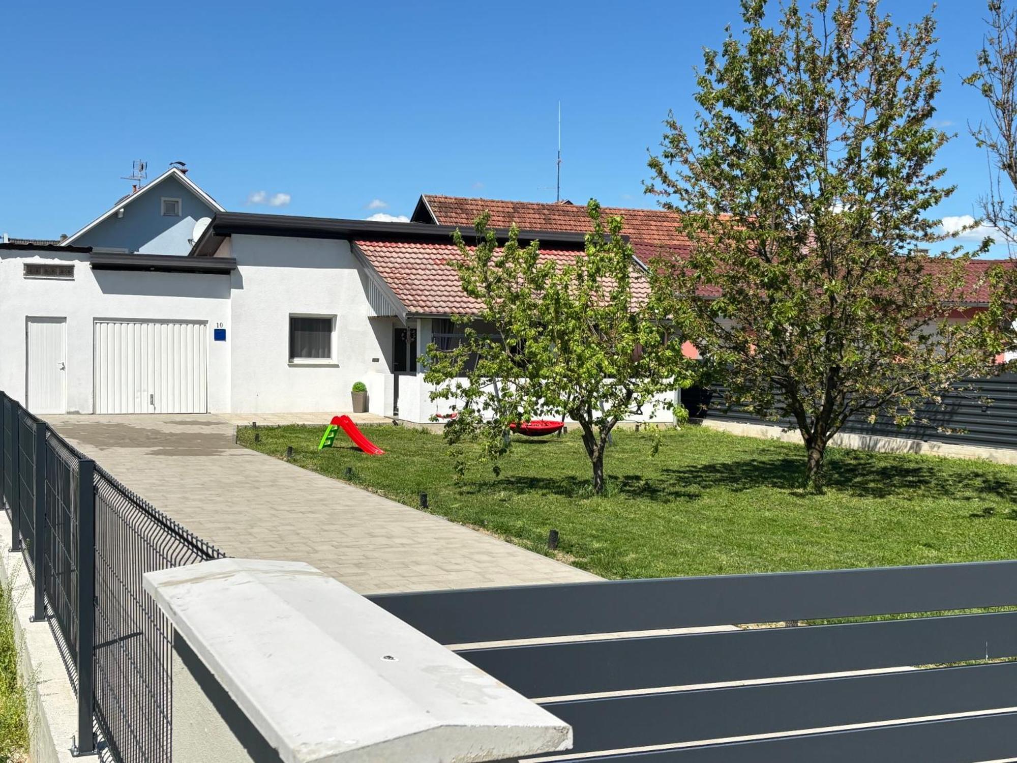 Kod Dide - Entry With Pin 0-24H Lägenhet Slavonski Brod Exteriör bild