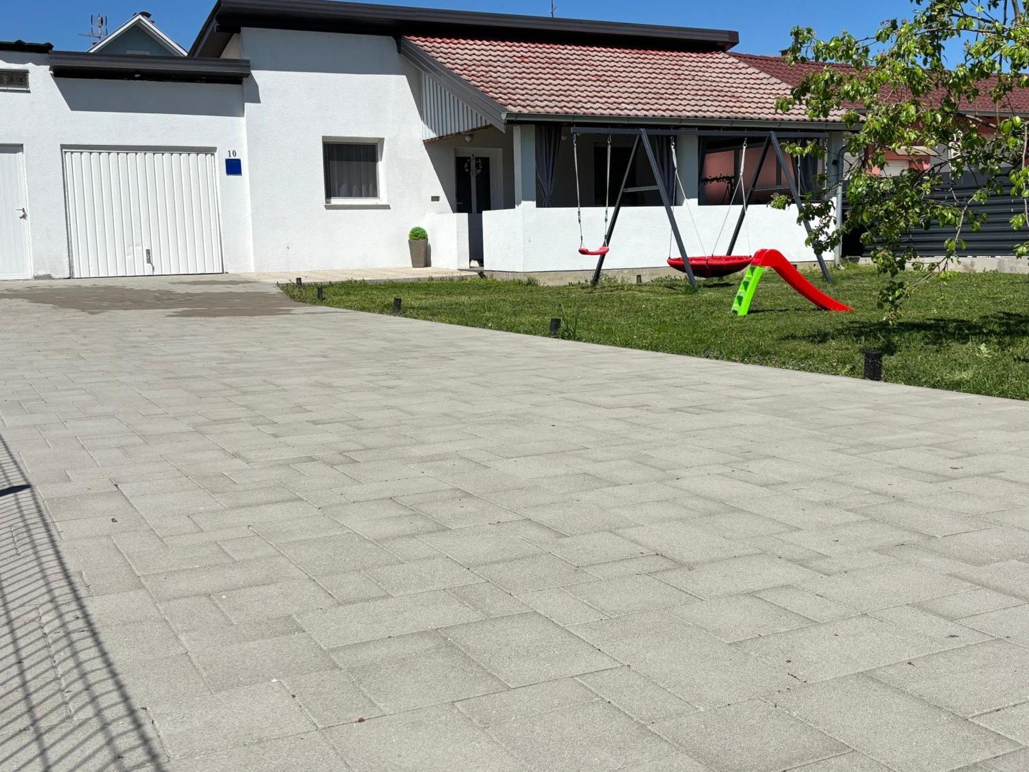 Kod Dide - Entry With Pin 0-24H Lägenhet Slavonski Brod Exteriör bild
